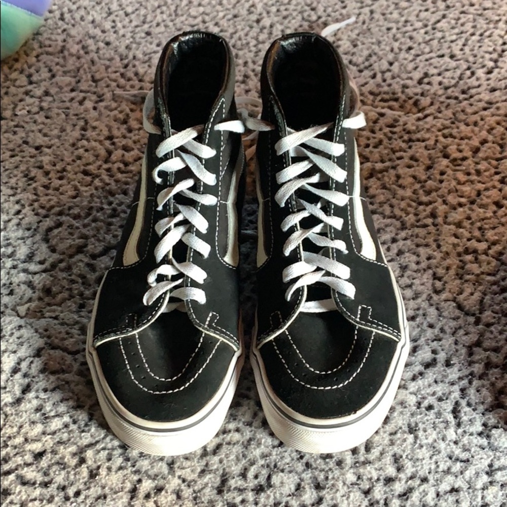 Black Sk8-Hi Vans